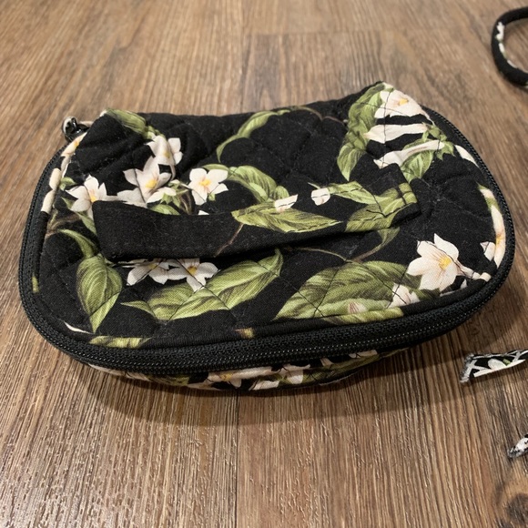 Vera Bradley Handbags - Vera Bradley Jasmine Pattern | jewelry case